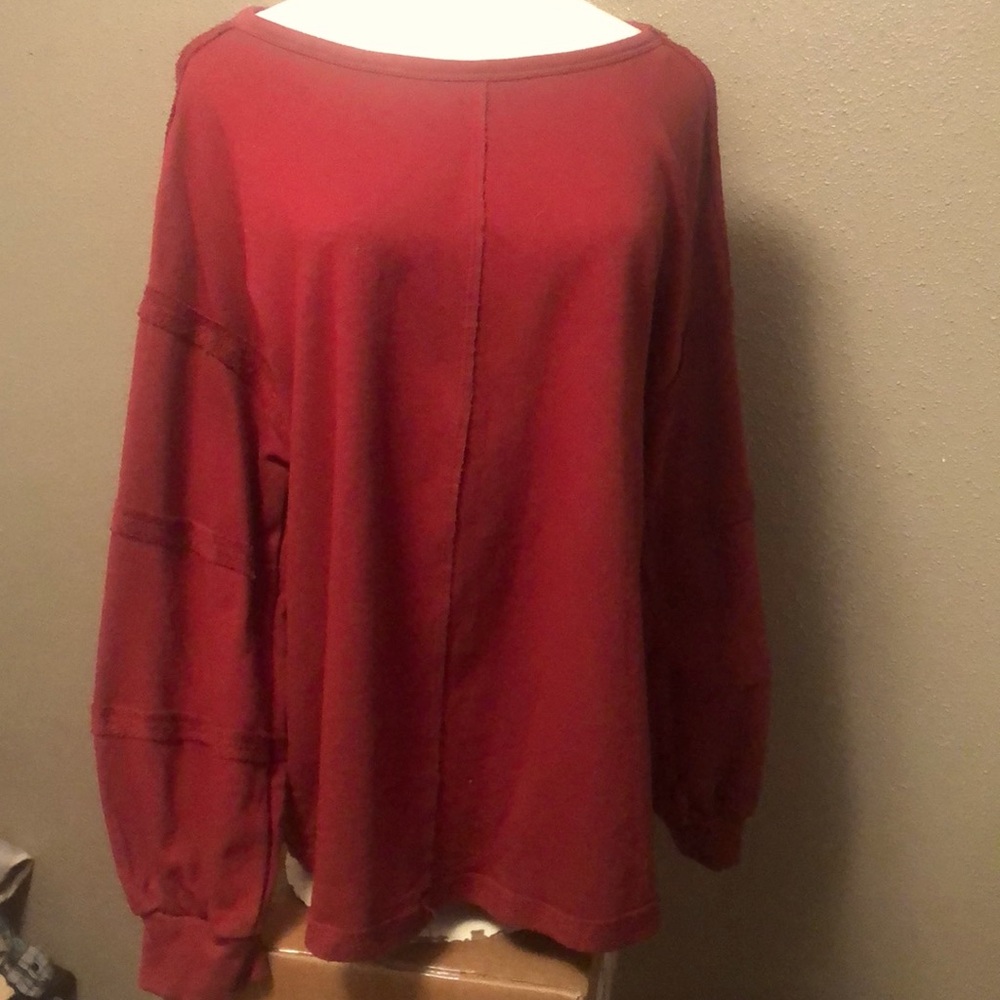 Light weight sweatshirt material. Very comfortable wearing.